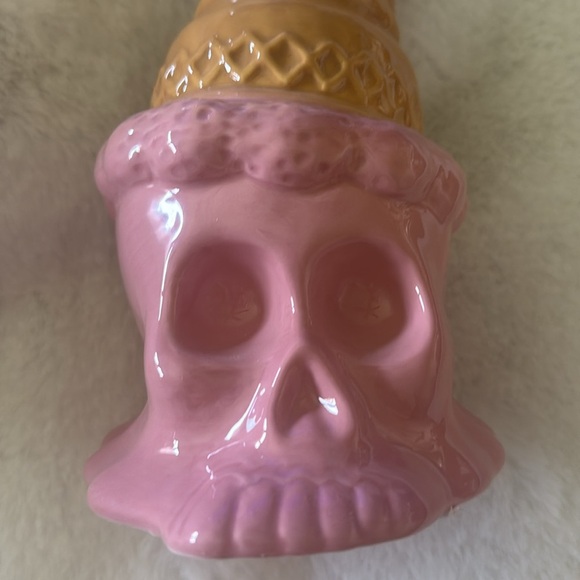 ☠️🍦Skull Ice Cream Cone Ceramic Figurine Unique Halloween Summerween 8" ☠️🍦 - Picture 6 of 6